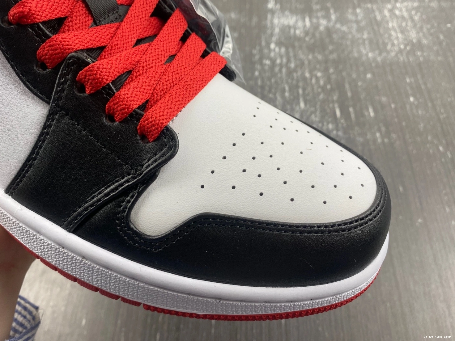 Black Air DQ8426-106 Mid Red 'Gym Toe' Jordan 1 0920
